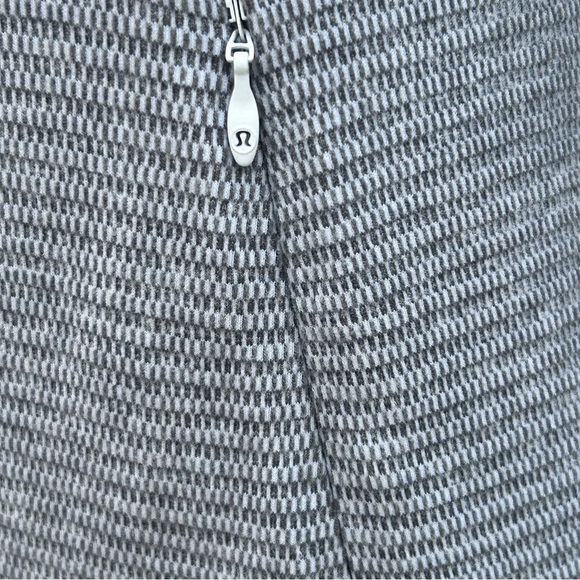 Lululemon Runderful 1/2 Zip Mini Check Pique White
Heathered Slate | Size 6 - Picture 11 of 15